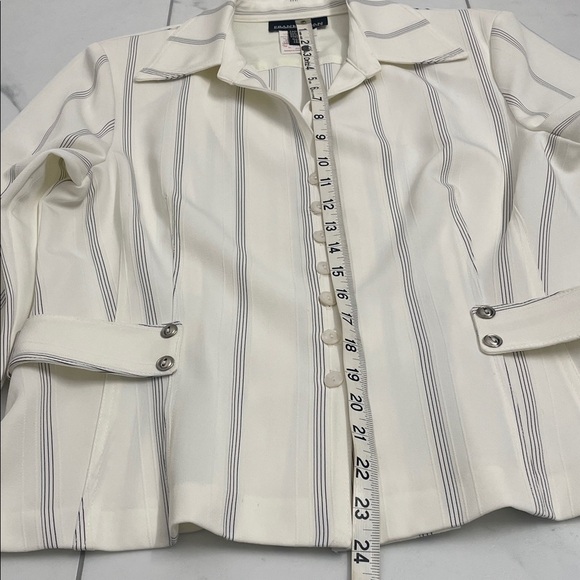 Frank Lyman Design Winter White Striped Blazer Top Button Down Front & Cuffs Sz8 - Picture 12 of 13